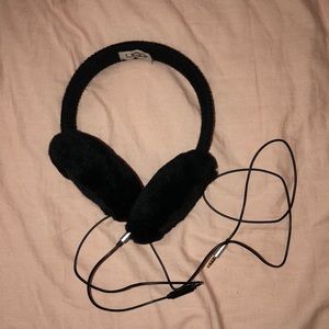 Black ugg earmuffs with aux cord